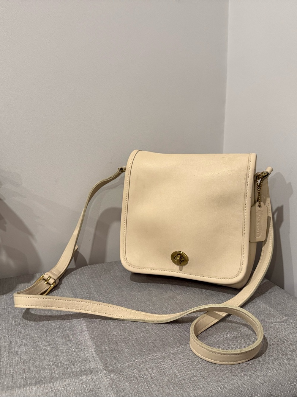 Vintage Coach Companion Flap 9076 Bone Ivory Leather Crossbody USA Made